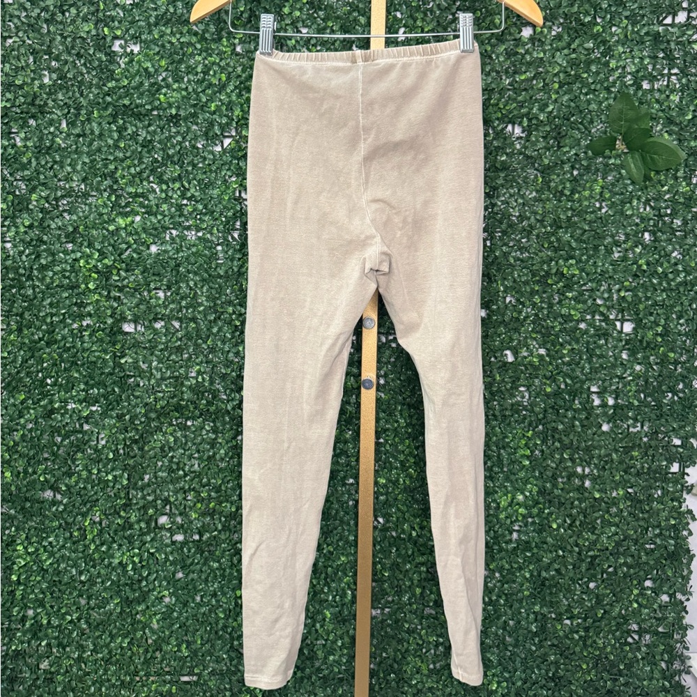 SKIMS Outdoor Leggings in Desert - Picture 4 of 5